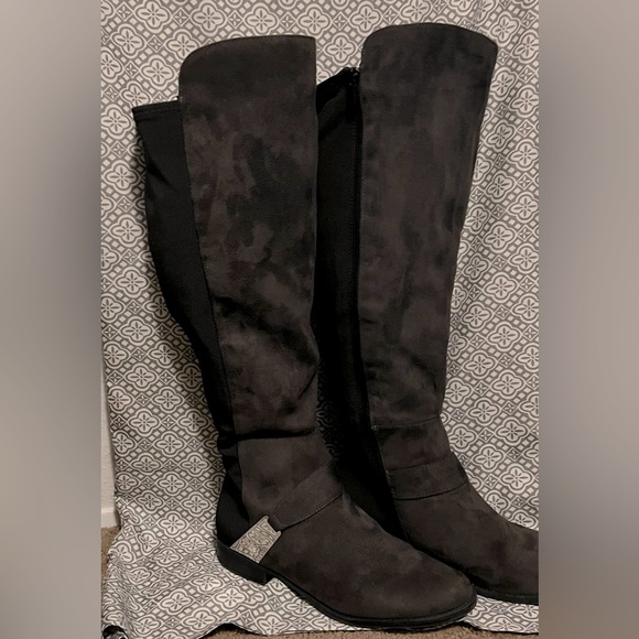 Boots - Picture 1 of 4